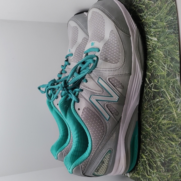 Woman New Balance 1540v2 Shoes - Picture 3 of 10